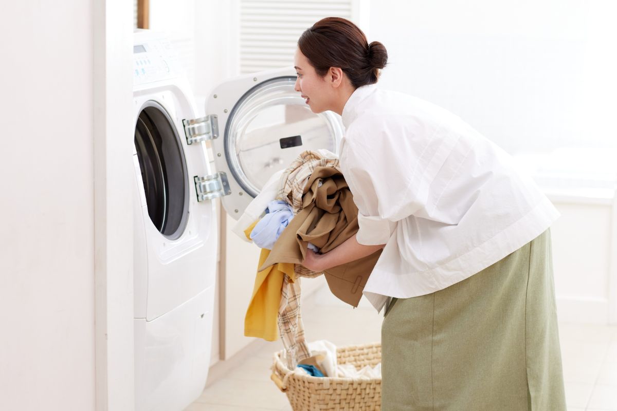 Porque é que a Roupa Sai com Mau Cheiro da Máquina de Lavar?